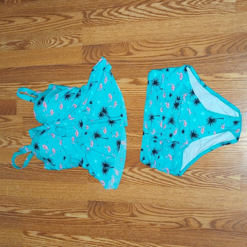 SZ M 🦩 Flamingo 2 pc 👙 Swim Suit